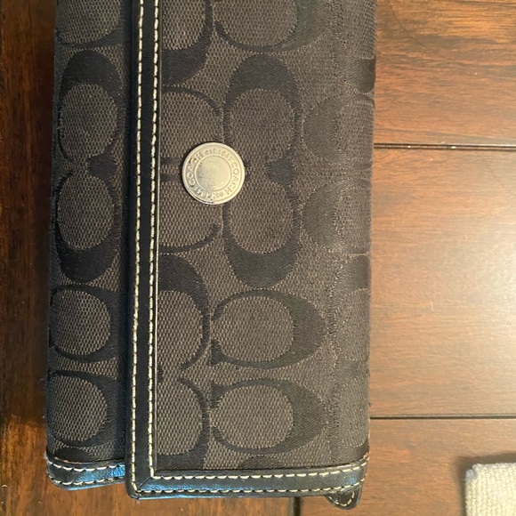 Coach checkbook wallet - Picture 1 of 4